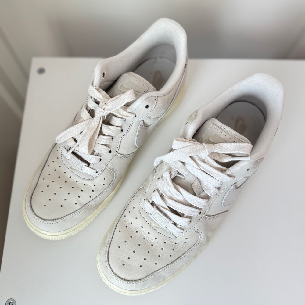 Nike Air Force 1 '07 Sneaker Women's Size 11 - Picture 6 of 9